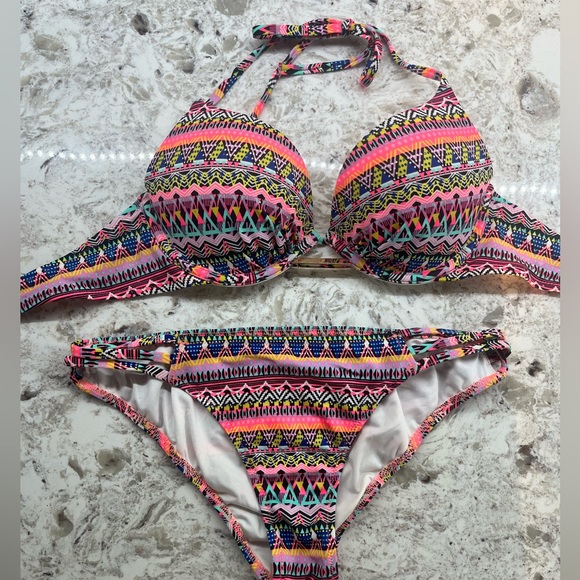 Victoria's Secret SWIM bombshell Multi Zig Zag Foil Top & bottom- 32B. - Picture 1 of 4